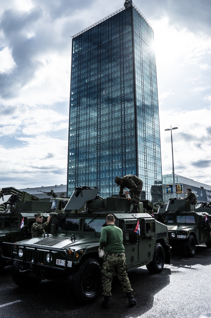 Serbian Soldiers clean their tanks in front of Hypo Alpe Adria tower in Belgrade o 16. October 2014
